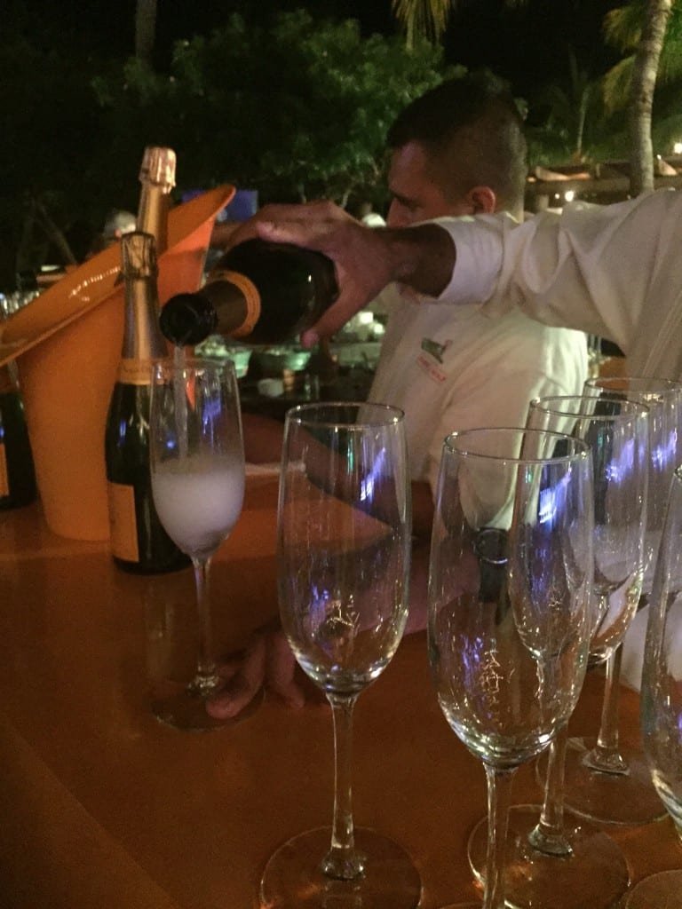 Bubbly flows in Punta Mita