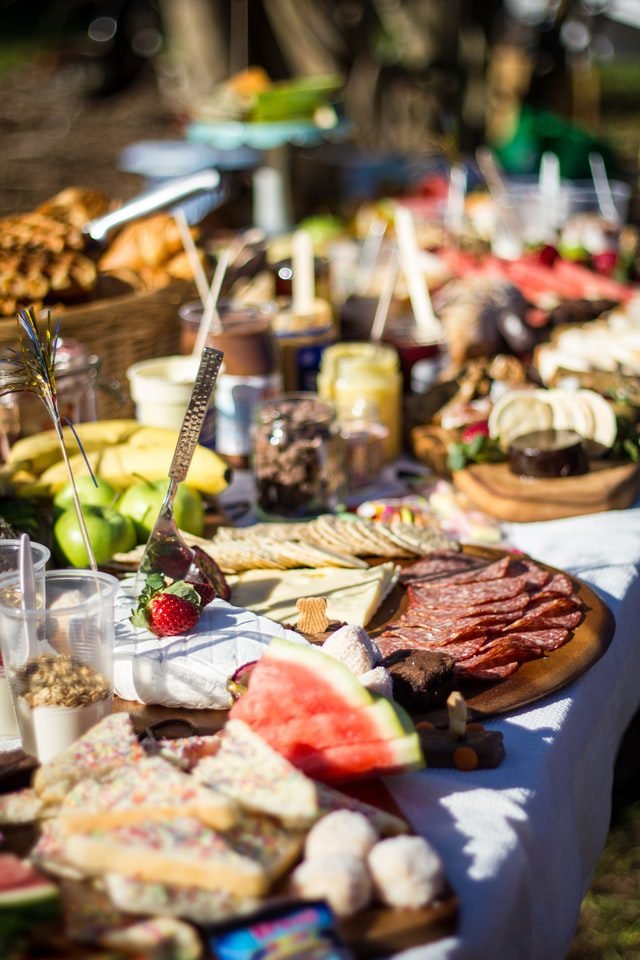 setting up a buffet