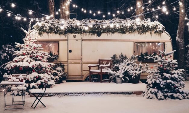 Winter RV Camp Setup: A Cozy Nightfall Routine