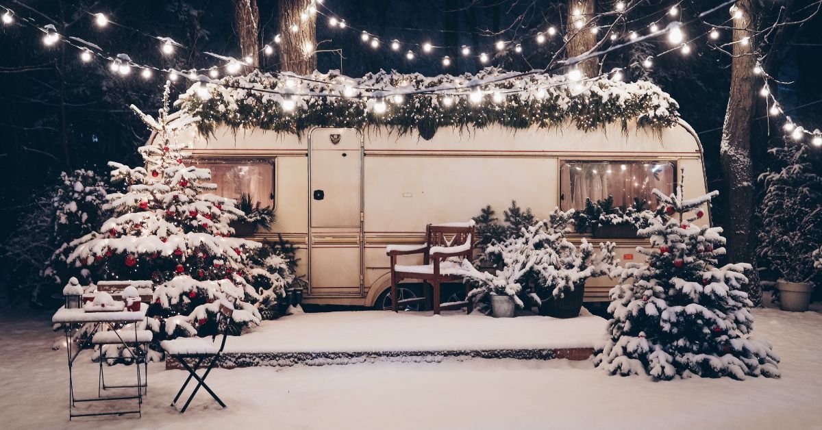 Winter RV Camp Setup: A Cozy Nightfall Routine