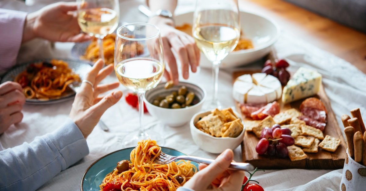 Hosting a Mediterranean-Inspired Dinner Party